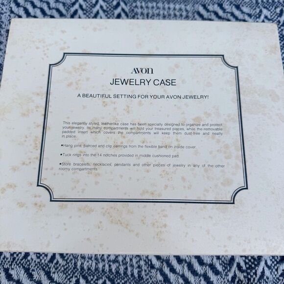 Vintage Avon Elegant white Jewelry Case with Gold Accents - Picture 2 of 6